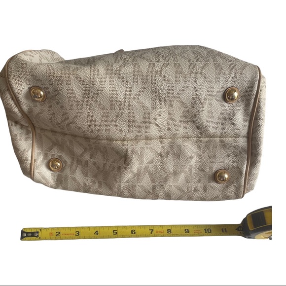 Michael Kors Monogram Tan and Cream Purse - Picture 8 of 12